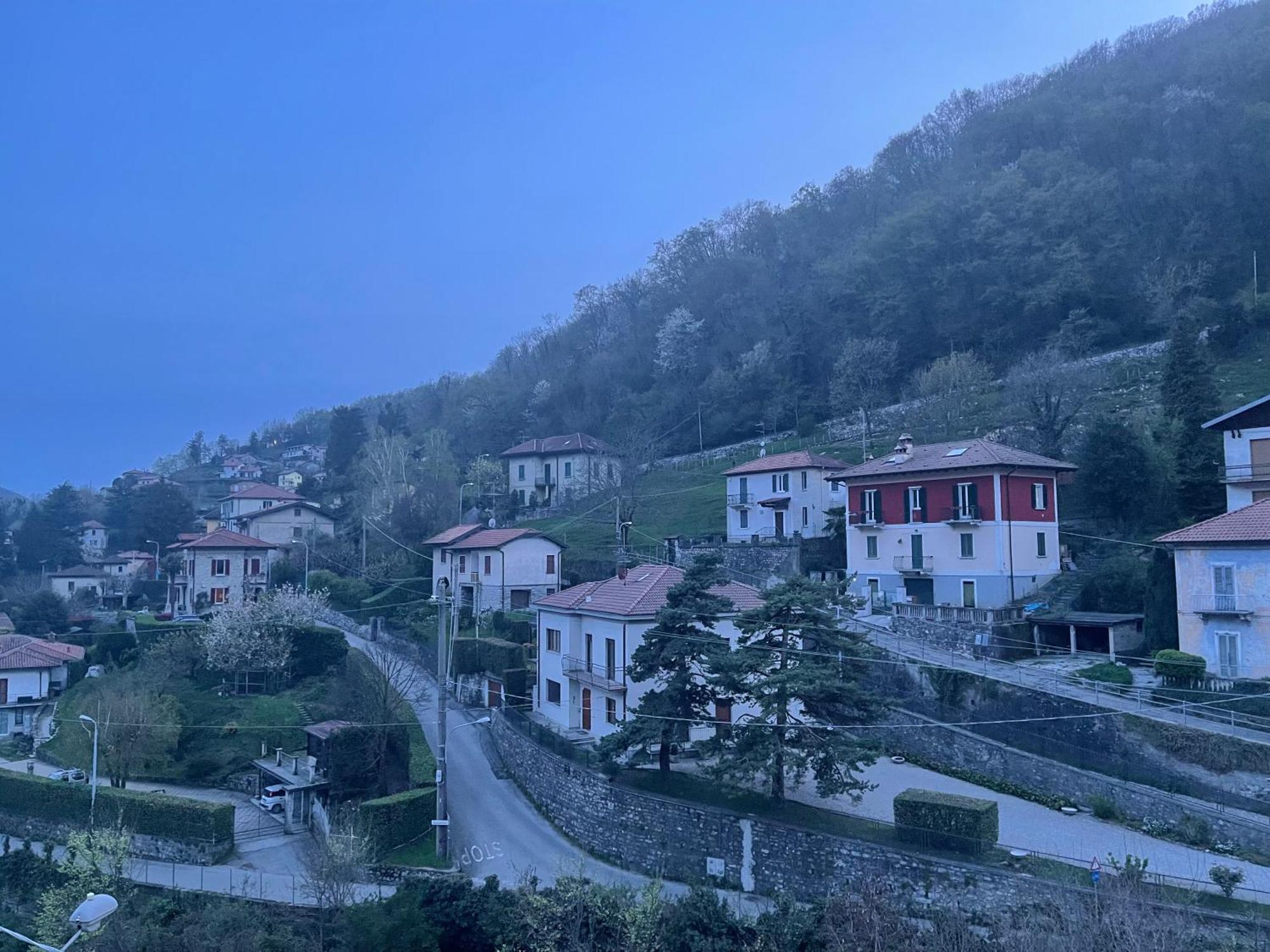 Laghi Di Como Appartamento Di Licinia E Mario Asso Экстерьер фото